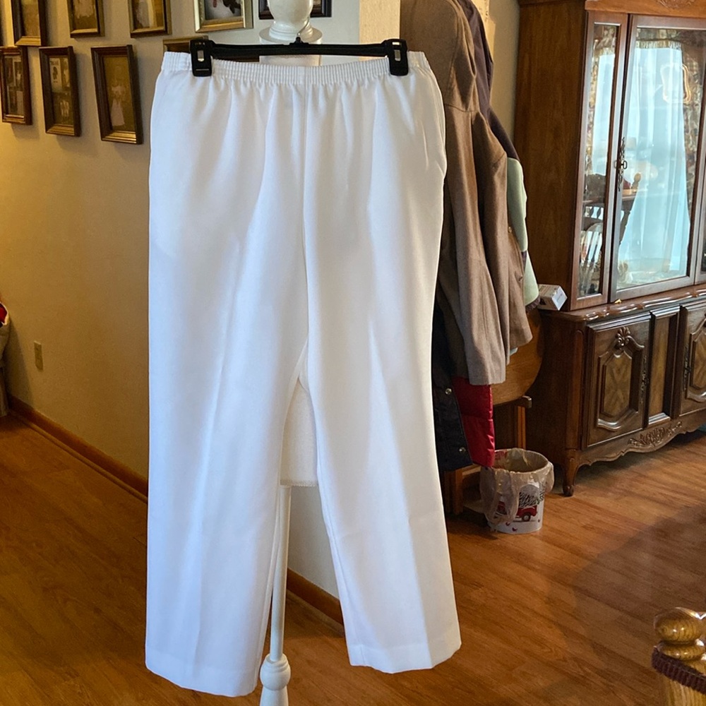 Women’s white pants. Size 14 petite